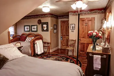 Photo 4 - The Queen, A Victorian Bed & Breakfast