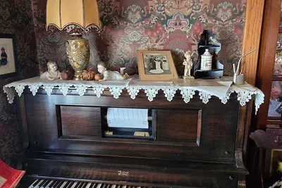 Photo 3 - The Queen, A Victorian Bed & Breakfast