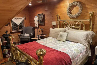 Photo 2 - The Queen, A Victorian Bed & Breakfast