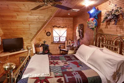 Photo 5 - The Queen, A Victorian Bed & Breakfast