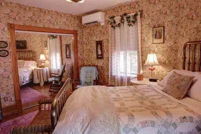 Photo 3 - The Queen, A Victorian Bed & Breakfast