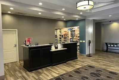 Photo 2 - Hampton Inn & Suites Barstow