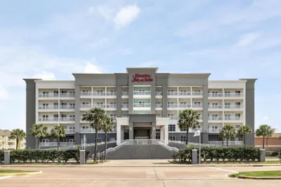 Photo 2 - Hampton Inn & Suites Galveston