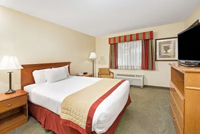 Photo 4 - Baymont by Wyndham Indianapolis