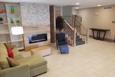 Photo 3 - Country Inn & Suites by Radisson, Washington, D.C. East - Capitol Heights, MD