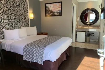 Photo 5 - Uptown Inn
