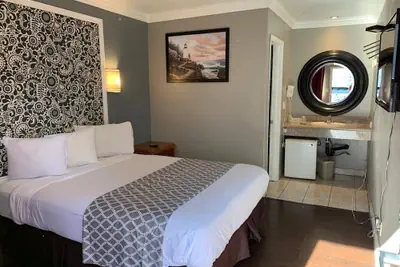 Photo 3 - Uptown Inn