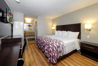 Photo 5 - Red Roof Inn Arlington - Entertainment District