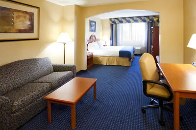 Photo 3 - Holiday Inn Express Syracuse Airport by IHG
