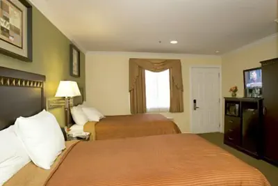 Photo 4 - North Bay Inn