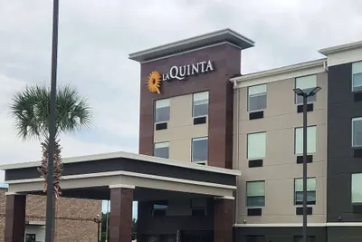 Photo 2 - La Quinta Inn & Suites by Wyndham Warner Robins - Robins AFB
