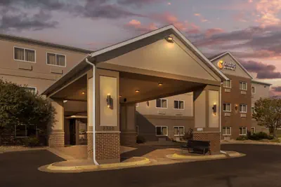 Photo 2 - Comfort Inn & Suites Davenport - Quad Cities