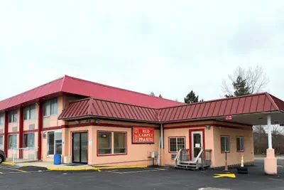 Photo 2 - Red Carpet Inn & Suites Lima