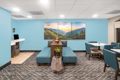 Photo 2 - La Quinta Inn & Suites by Wyndham Sevierville / Kodak