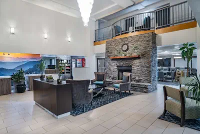 Photo 3 - La Quinta Inn & Suites by Wyndham Sevierville / Kodak