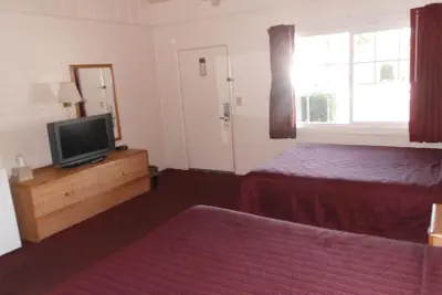 Photo 3 - Relax Inn of Yreka