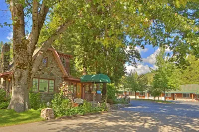 Photo 2 - Strawberry Valley Inn