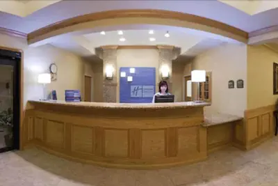Photo 3 - Holiday Inn Express Hotel & Suites Grand Blanc by IHG