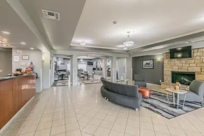 Photo 4 - La Quinta Inn & Suites by Wyndham Granbury