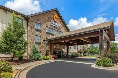 Photo 2 - Comfort Inn & Suites Blue Ridge