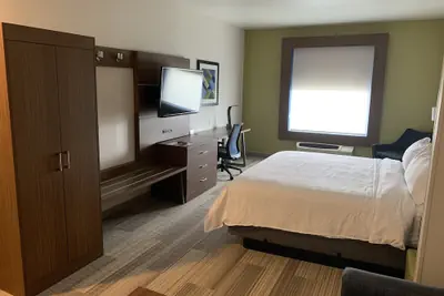 Photo 5 - Holiday Inn Express & Suites Beaumont - Oak Valley by IHG