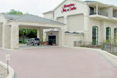 Photo 2 - Hampton Inn & Suites Fredericksburg