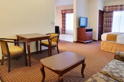 Photo 4 - Holiday Inn Express & Suites Center by IHG