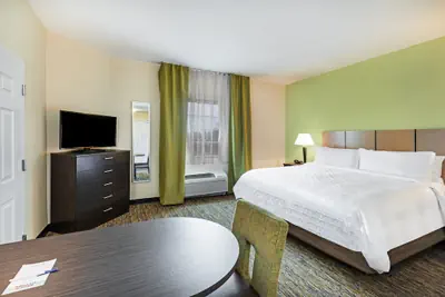 Photo 4 - Candlewood Suites Hattiesburg by IHG