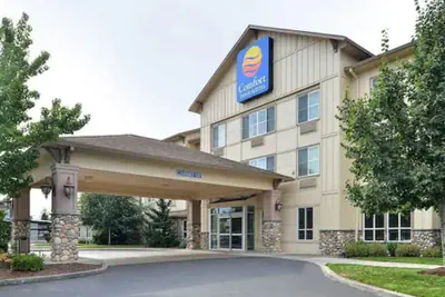 Photo 2 - Comfort Inn & Suites McMinnville Wine Country