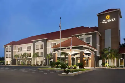 Photo 2 - La Quinta Inn & Suites by Wyndham Dublin