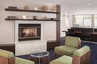 Photo 4 - Courtyard by Marriott Portland Airport