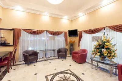 Photo 3 - Howard Johnson Hotel & Suites by Wyndham Pico Rivera