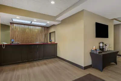 Photo 4 - MainStay Suites Fitchburg - Madison