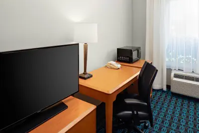 Photo 4 - Fairfield Inn & Suites by Marriott Detroit Metro Airport Romulus
