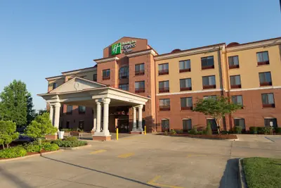 Photo 2 - Holiday Inn Express Clinton by IHG
