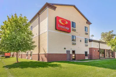 Photo 2 - Econo Lodge Inn & Suites Des Moines Fairgrounds Area