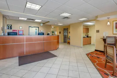 Photo 3 - Econo Lodge Inn & Suites Des Moines Fairgrounds Area