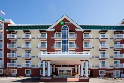 Photo 2 - Holiday Inn Express & Suites Petoskey by IHG