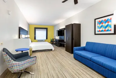 Photo 4 - Holiday Inn Express Hotel & Suites Cleburne by IHG