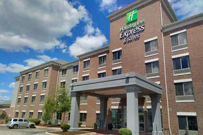 Photo 2 - Holiday Inn Express & Suites Milwaukee Nw Park Place by IHG