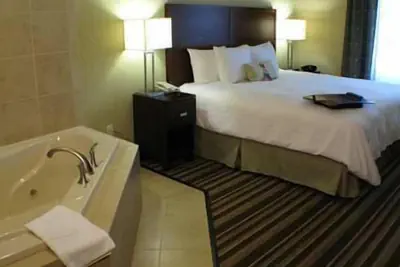 Photo 4 - Hampton Inn & Suites Merced