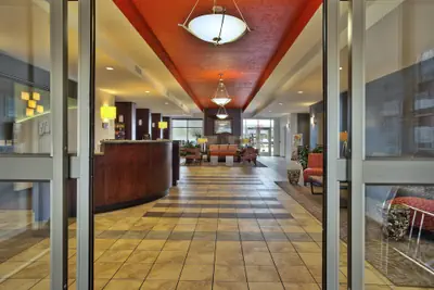 Photo 3 - Holiday Inn & Suites Green Bay Stadium by IHG