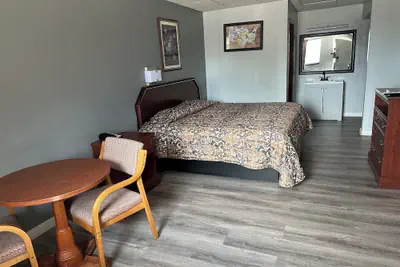 Photo 3 - Budget Inn Gadsden