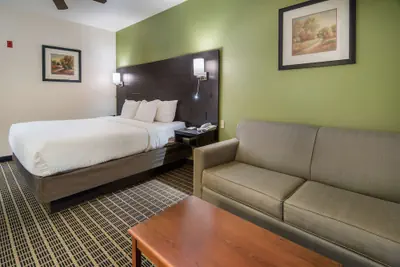 Photo 4 - Clarion Inn & Suites Weatherford South