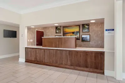 Photo 5 - Best Western Plus Two Rivers Hotel & Suites