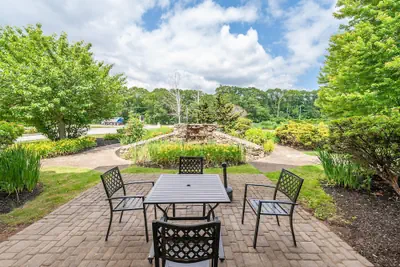 Photo 2 - Bellissimo Hotel, Trademark by Wyndham Near Foxwoods Casino