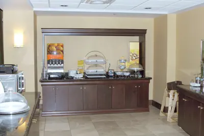 Photo 4 - Hampton Inn & Suites Dayton-Airport