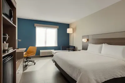 Photo 4 - Holiday Inn Express & Suites Fort Lauderdale Airport South by IHG