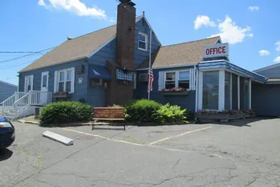 Photo 2 - Mayflower Motel Milford