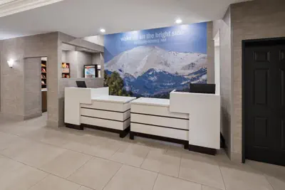 Photo 3 - La Quinta Inn & Suites by Wyndham Ruidoso Downs